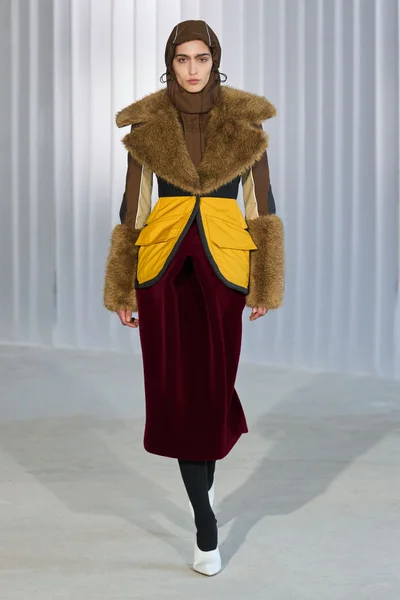 Look 15